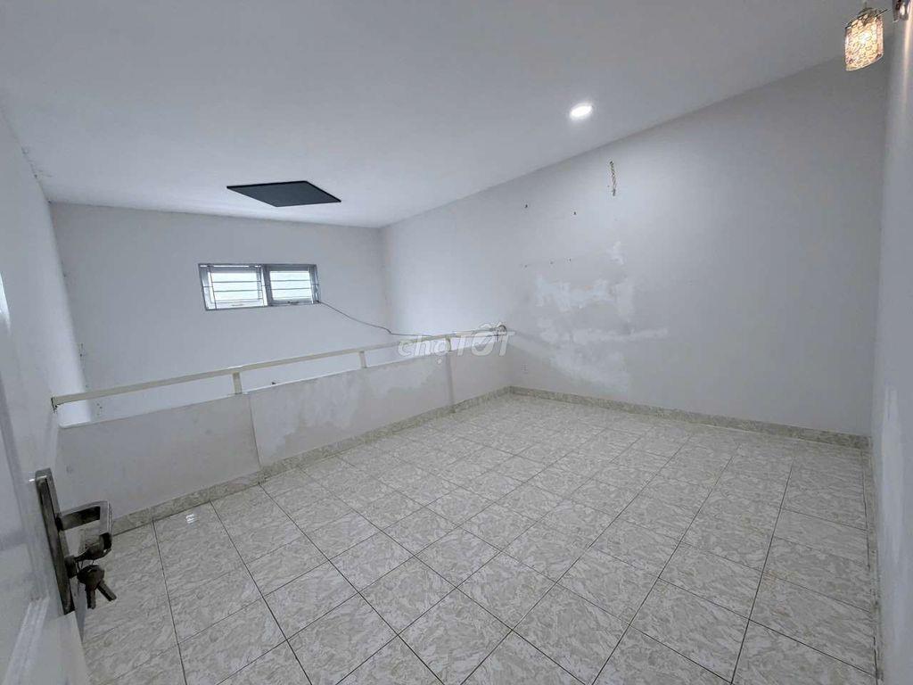 Nhà 2 tầng 96m2 Tân Bình, hẻm xe hơi 13 triệu