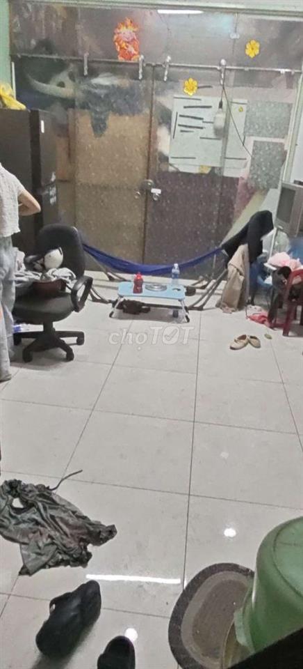 NHÀ CHO THUÊ NGUYÊN CĂN NGAY TÂN BÌNH XE HƠI XE TẢI ĐẬU CỬA giá 6 tr