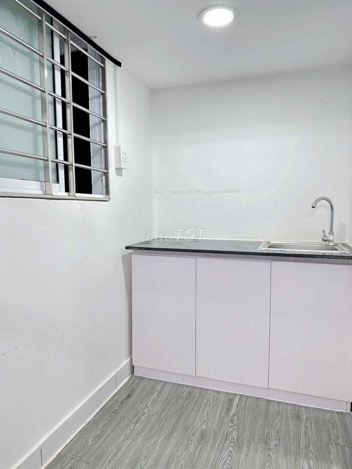 CHO THUÊ GIÁ RẺ - PHÒNG MỚI - CÒN 1 PHÒNG *** - Giáp Q10 Q11 Q3..