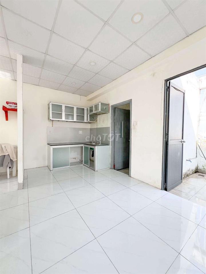 PENTHOUSE- 1 phòng ngủ-full ban công rộng trồng cây- 50m2