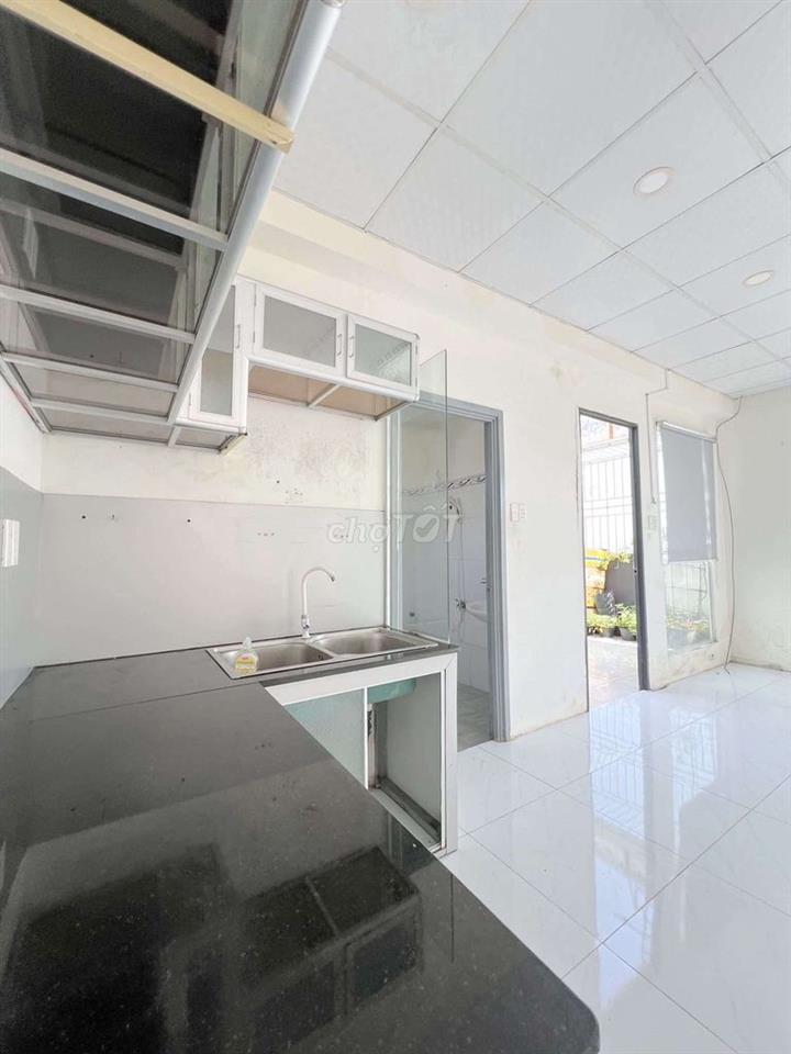 PENTHOUSE- 1 phòng ngủ-full ban công rộng trồng cây- 50m2