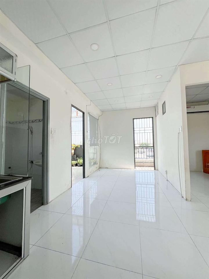 PENTHOUSE- 1 phòng ngủ-full ban công rộng trồng cây- 50m2