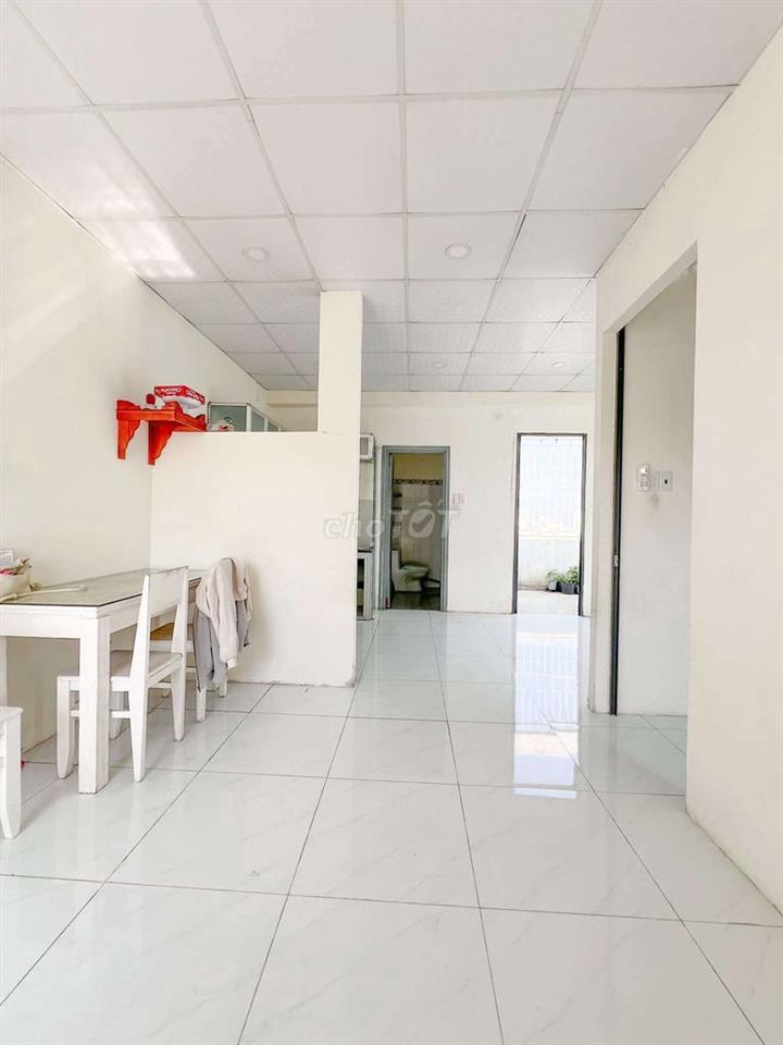 PENTHOUSE- 1 phòng ngủ-full ban công rộng trồng cây- 50m2