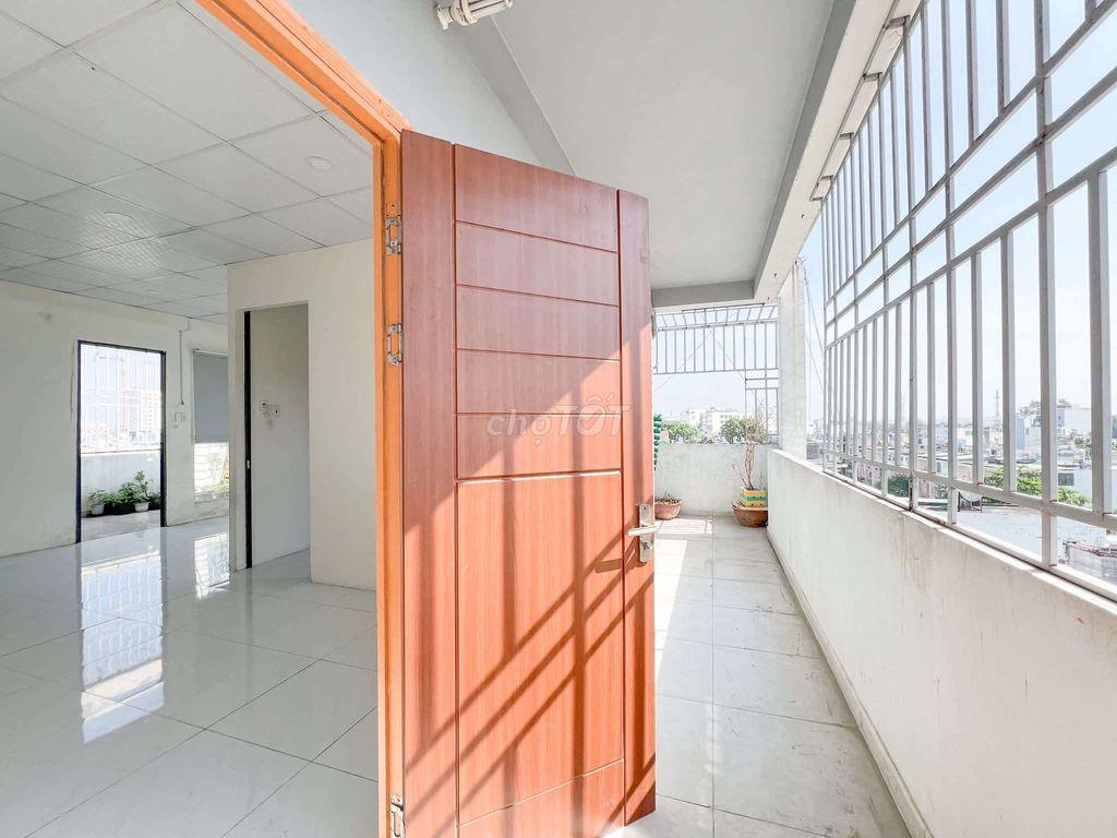 PENTHOUSE- 1 phòng ngủ-full ban công rộng trồng cây- 50m2