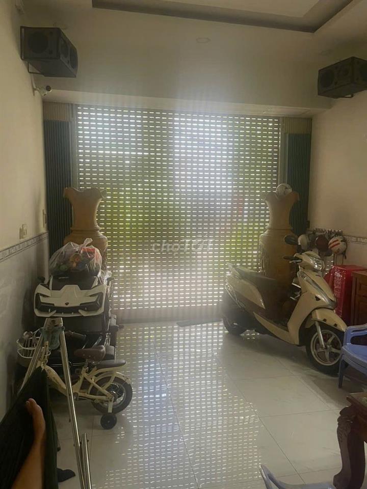 BÁN NHÀ HẺM XE HƠI TRÁNH NHAU, Đường LÂM THỊ HỐ