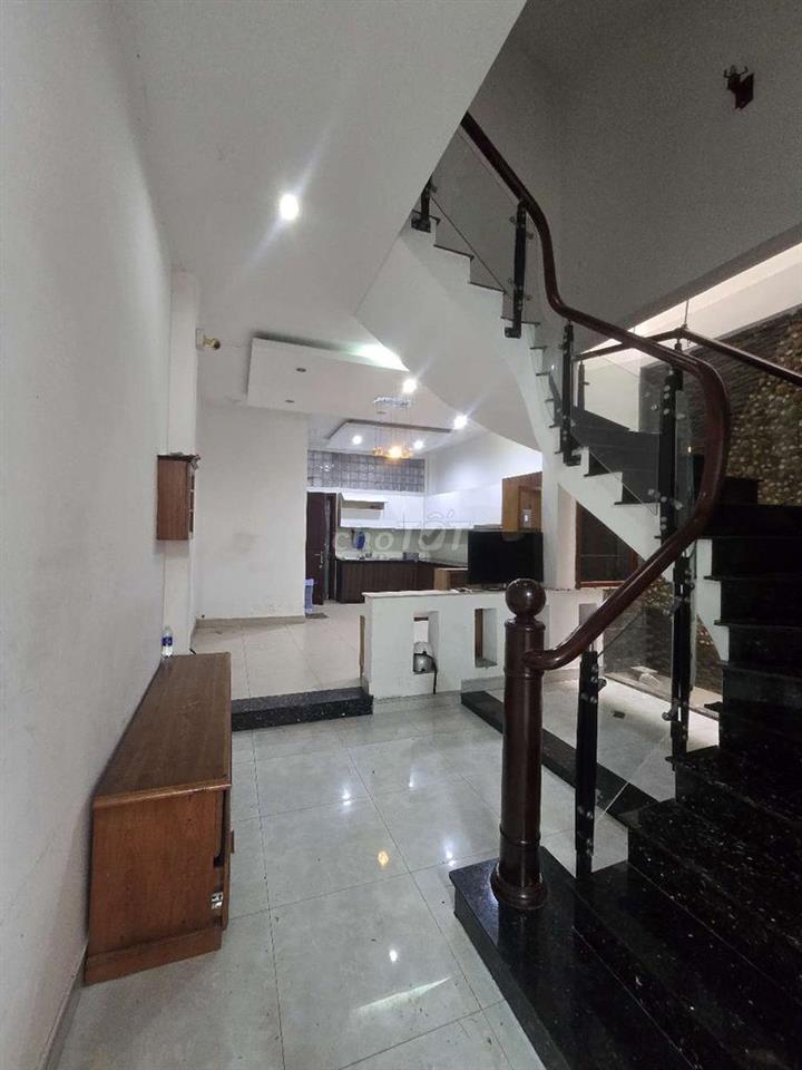 Chính chủ bán nhà 5×20, 4 tầng cách sây bay chỉ 200m