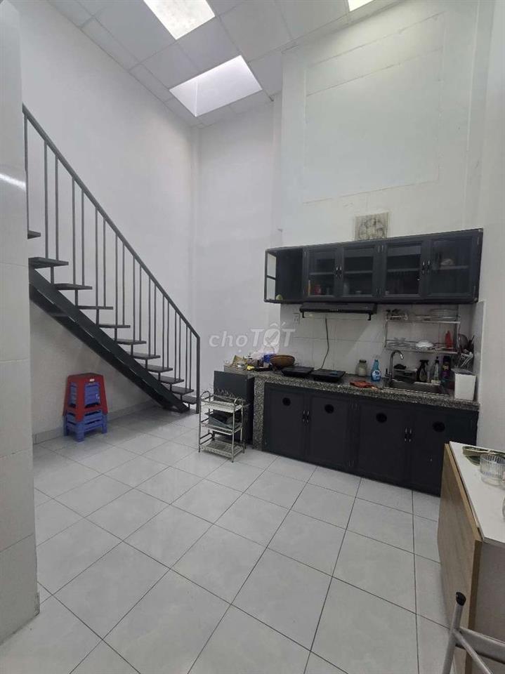 GIẢM GIÁ THUÊ Nhà Nguyên Căn Sát Sân Bay (Cách 100m) – 2PN