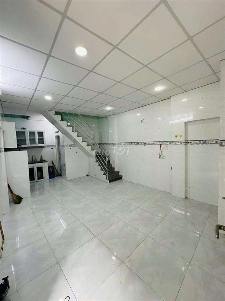 GIÁ TỐT - NHÀ LẠC LONG QUÂN - 27m2 - 2.8 tỷ TL 