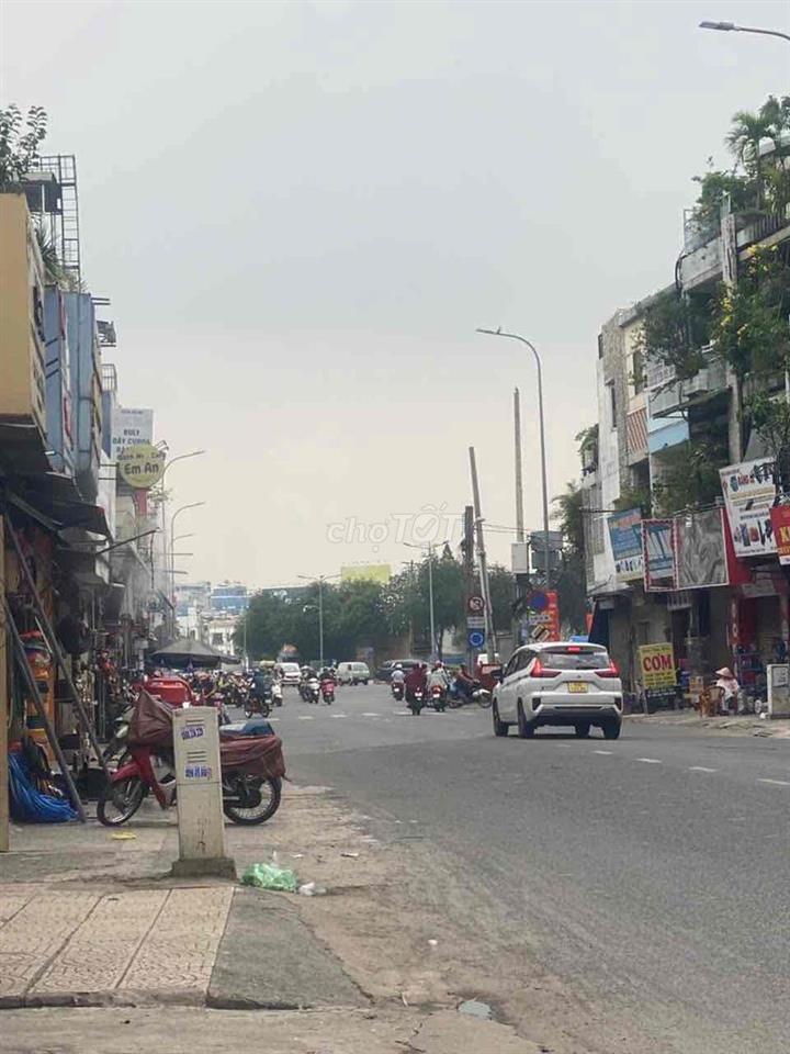 Chính chủ cần bán nhà mặt tiền Lạc Long Quân quận Tân Bình