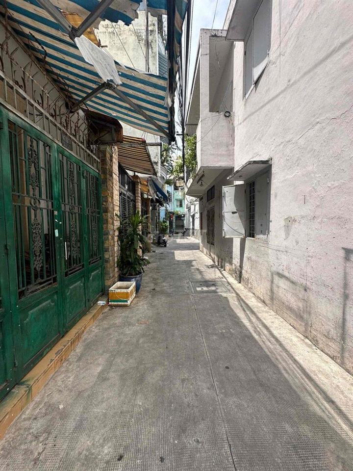 cần bán nhà đường lạc long quân (.3.50x17 )đúc 1 tấm
