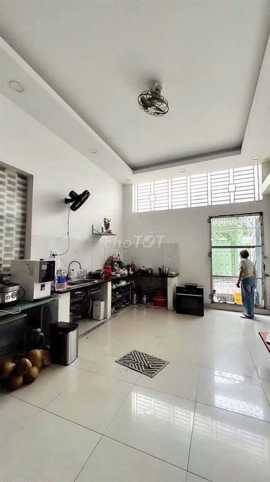 Bán nhà mặt tiền đường Tân Xuân - Ngay trung tâm chợ Tân Bình