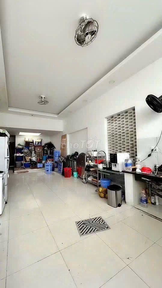 Bán nhà mặt tiền đường Tân Xuân - Ngay trung tâm chợ Tân Bình