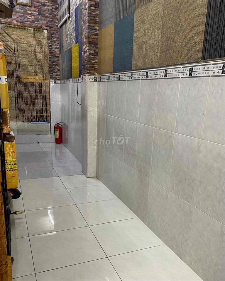 nhà rộng 80m² đẹp, hẻm cạn thông 2 đường chính Hồng Lạc