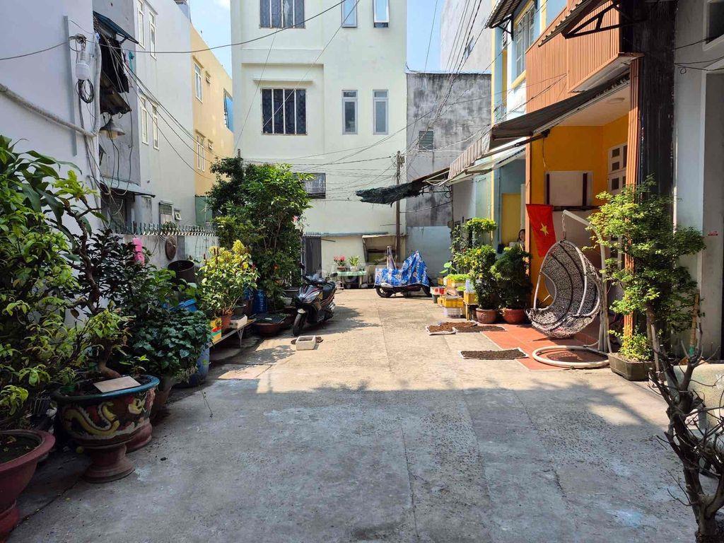 NHÀ HẺM XE HƠI TÂN PHÚ GẦN EAON THUẬN TIỆN DI CHUYỂN