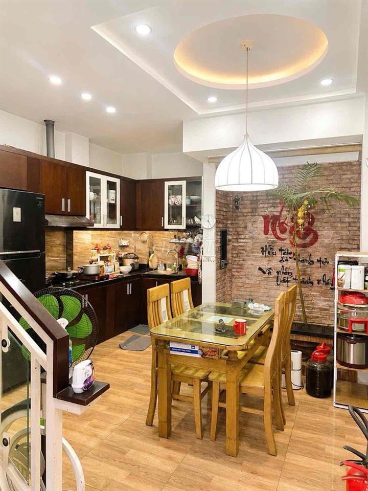 NHÀ HẺM XE HƠI TÂN SƠN NHÌ THUẬN TIỆN GIAO THÔNG