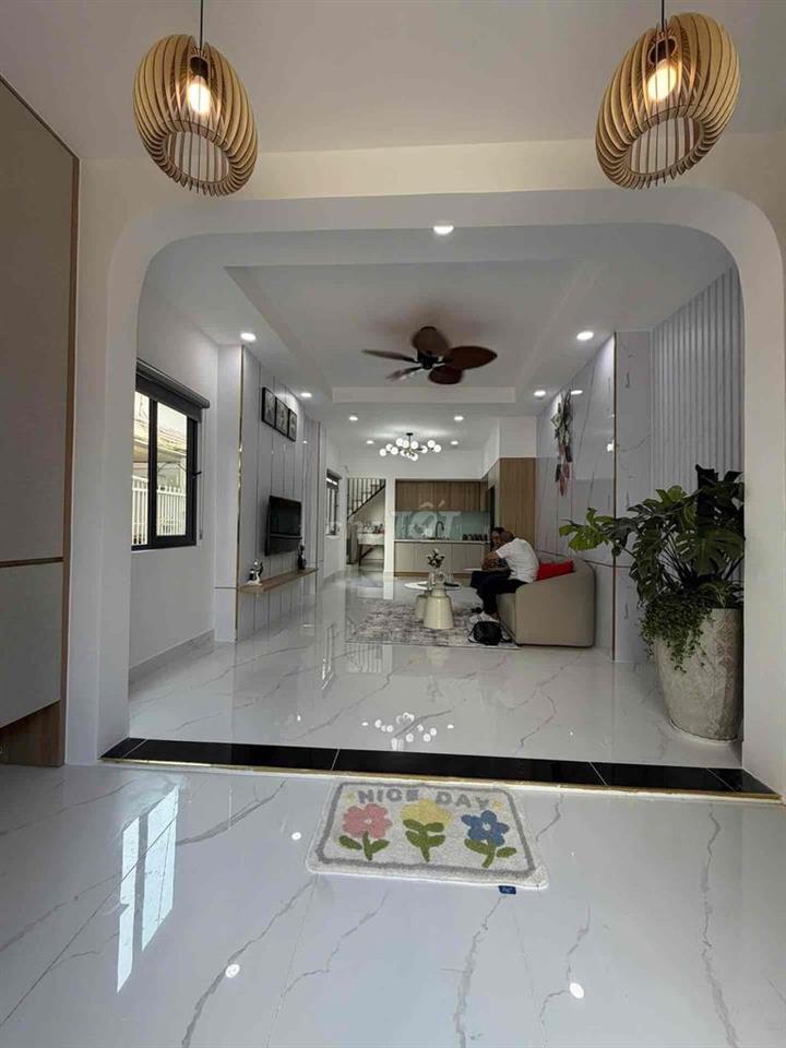 NHÀ HẺM XE HƠI PHÚ THO HOÀ ĐƯỜNG THÔNG KHU AN NINH