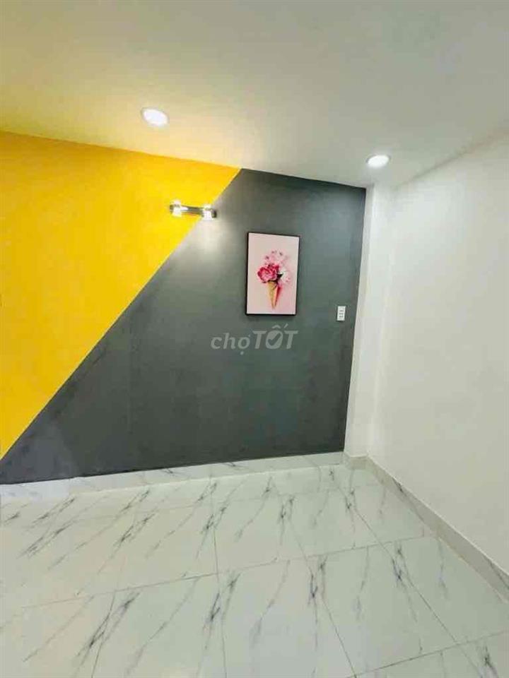 NHÀ ÂU CƠ TÂN PHÚ 2 TẦNG BTCT NGAY TRUNG TAM TÂN PHÚ
