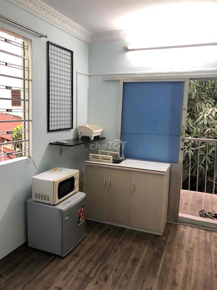 Phòng ban công cửa sổ full nội thất, 5p đến ĐHBK