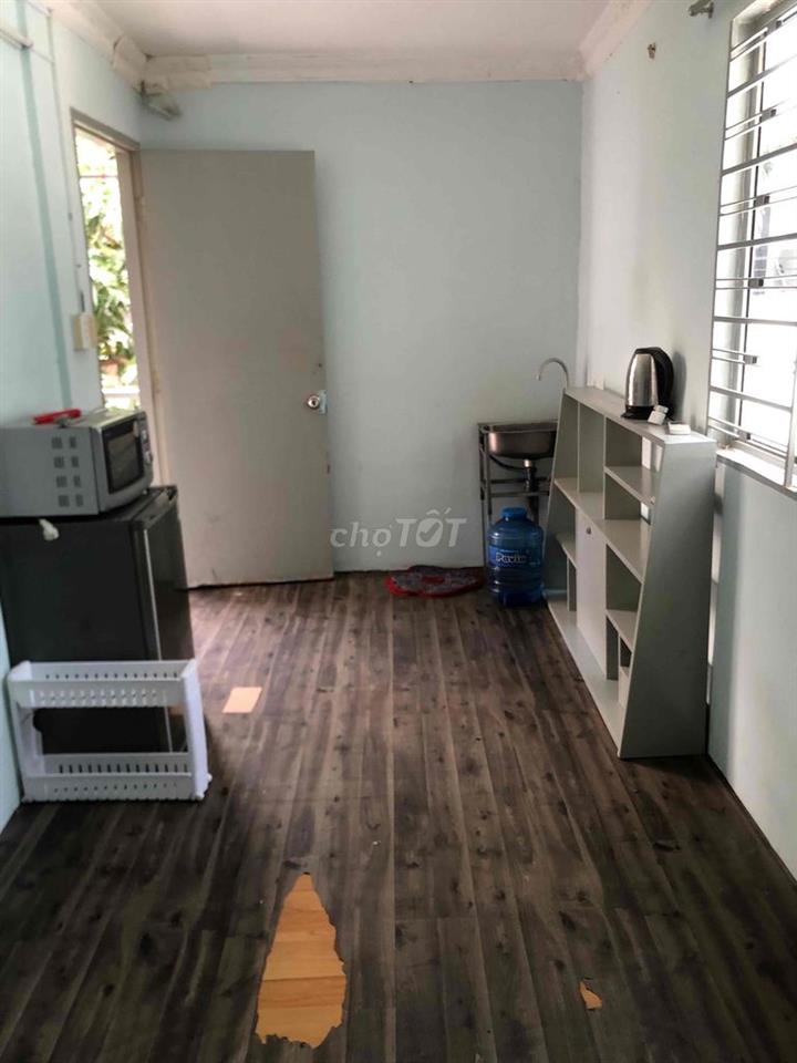 Phòng ban công cửa sổ full nội thất, 5p đến ĐHBK