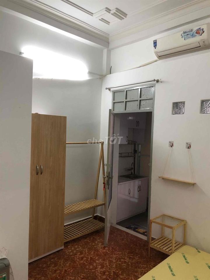 Phòng ban công rộng, tách bếp ngoài phòng tại 143/76 Gò Dầu