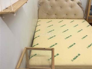 Phòng ban công rộng, tách bếp ngoài phòng tại 143/76 Gò Dầu