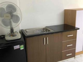 Phòng cửa sổ full  nội thất, 5p đi bộ đến Huit, tại 24 Lê Trọng Tấn