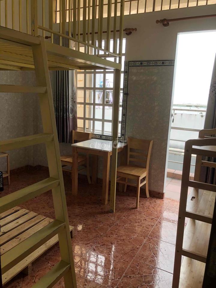 Phòng ban công, cửa sổ, gác cao, full nội thất cạnh Huit