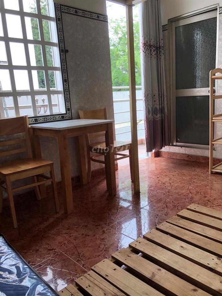 Phòng ban công, cửa sổ, gác cao, full nội thất cạnh Huit