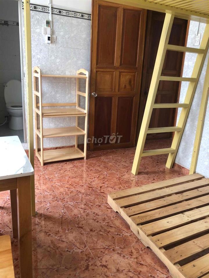 Phòng ban công, cửa sổ, gác cao, full nội thất cạnh Huit
