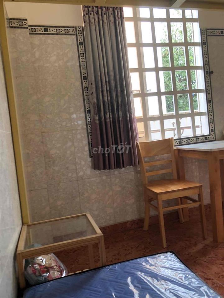 Phòng ban công, cửa sổ, gác cao, full nội thất cạnh Huit