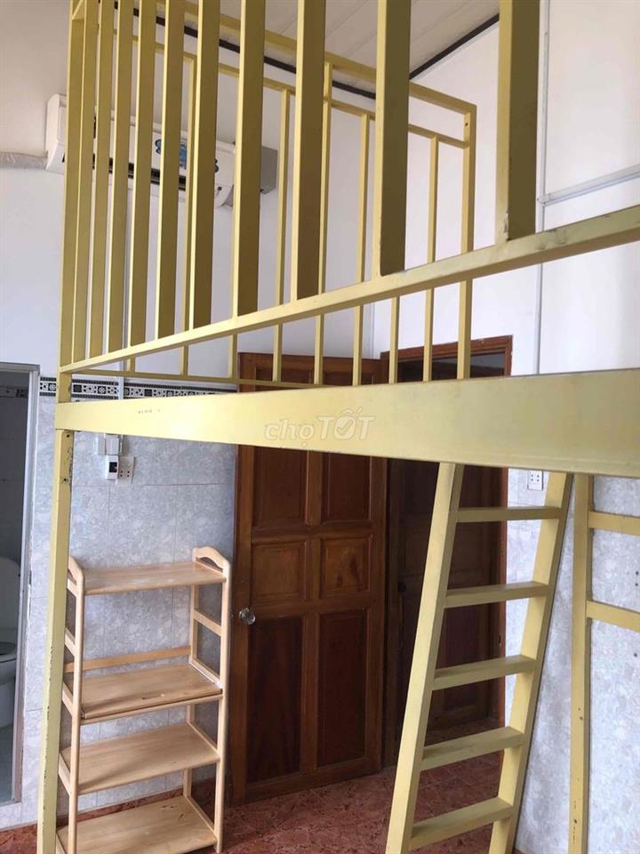 Phòng ban công, cửa sổ, gác cao, full nội thất cạnh Huit