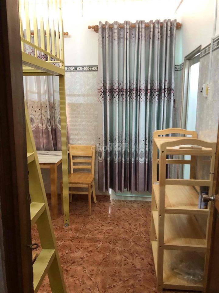 Phòng ban công, cửa sổ, gác cao, full nội thất cạnh Huit