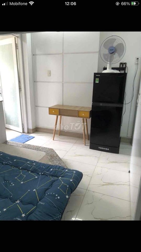 Phòng ban công, tách bếp, full nội thất tại 385 Nguyễn Sơn