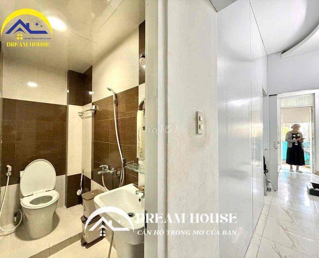 Phòng ban công, tách bếp, full nội thất tại 385 Nguyễn Sơn