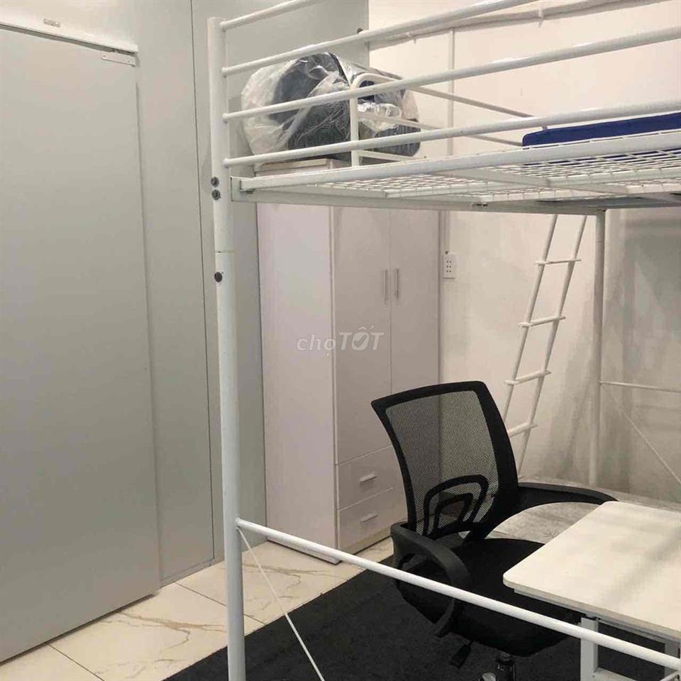 Phòng ban công, tách bếp, full nội thất tại 385 Nguyễn Sơn
