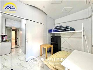 Phòng ban công, tách bếp, full nội thất tại 385 Nguyễn Sơn