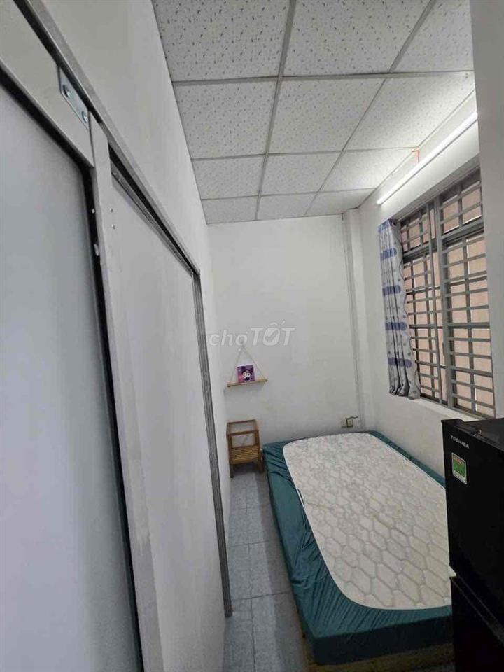 Phòng ban công, cửa sổ, bếp ngoài phòng full nội thất