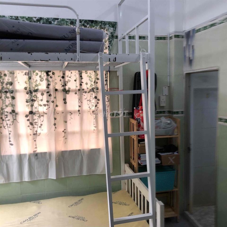 Nữ ở ghép sát cạnh ĐH Công Thương tại 24 Lê Trọng Tấn