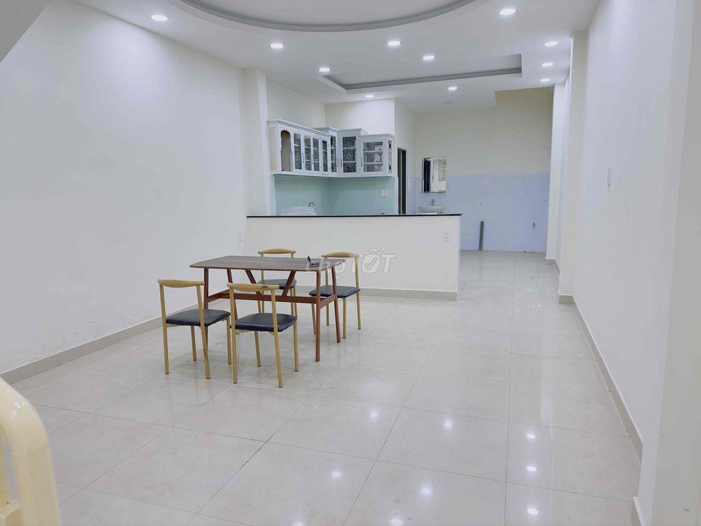 Cho thuê nhà 68/33 Út Tịch, 3 tầng ST, 4,2x20m, 25tr/tháng