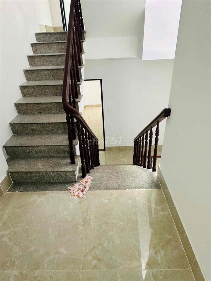 Cho Thuê nhà MT 389 Nguyễn Trọng Tuyển, 4x18m, 4 Tầng ST, (dt sàn 168)