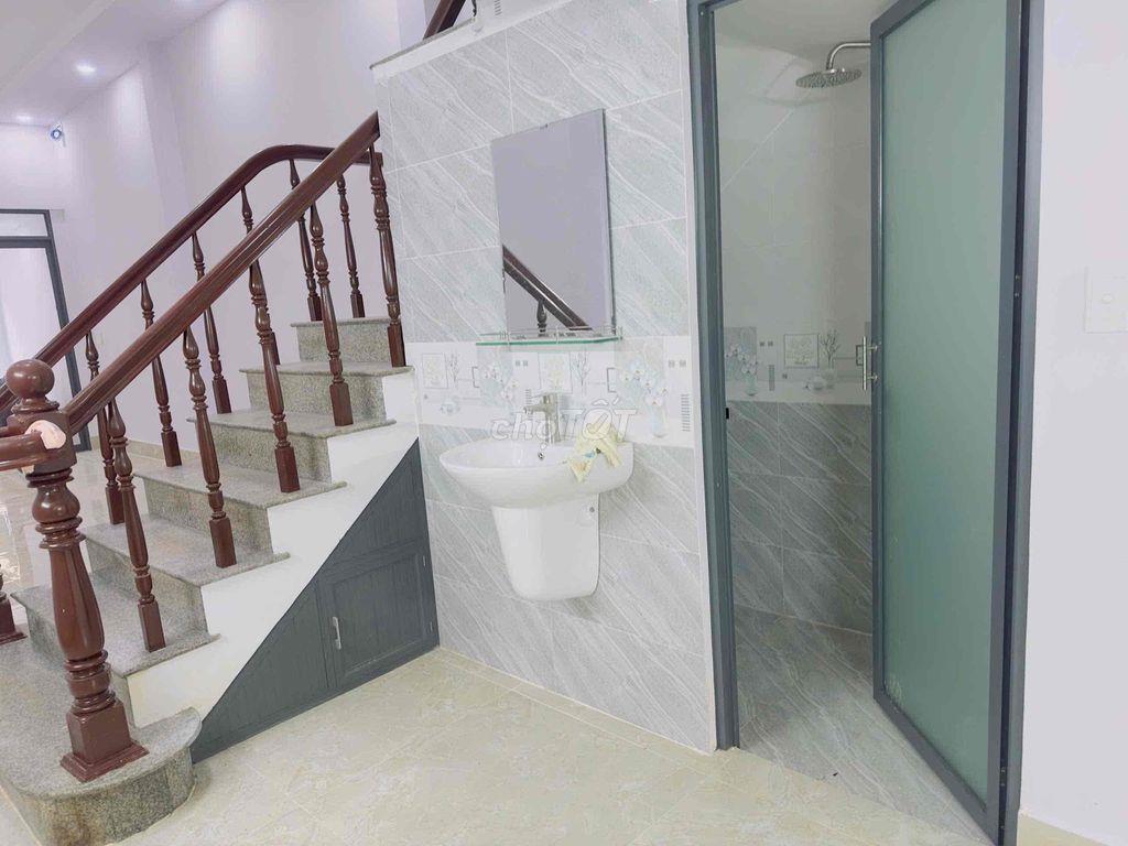 Cho Thuê nhà MT 389 Nguyễn Trọng Tuyển, 4x18m, 4 Tầng ST, (dt sàn 168)