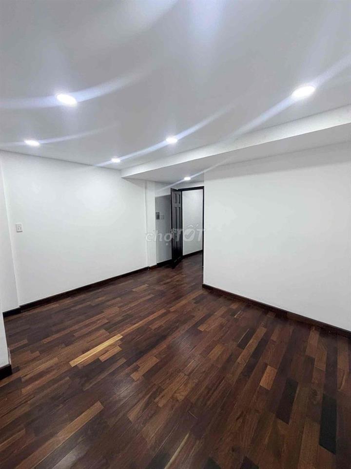 Cho thuê mặt tiền Bàu Cát Số , 8x18m. 3 tầng, 40tr/th. quá rẻ