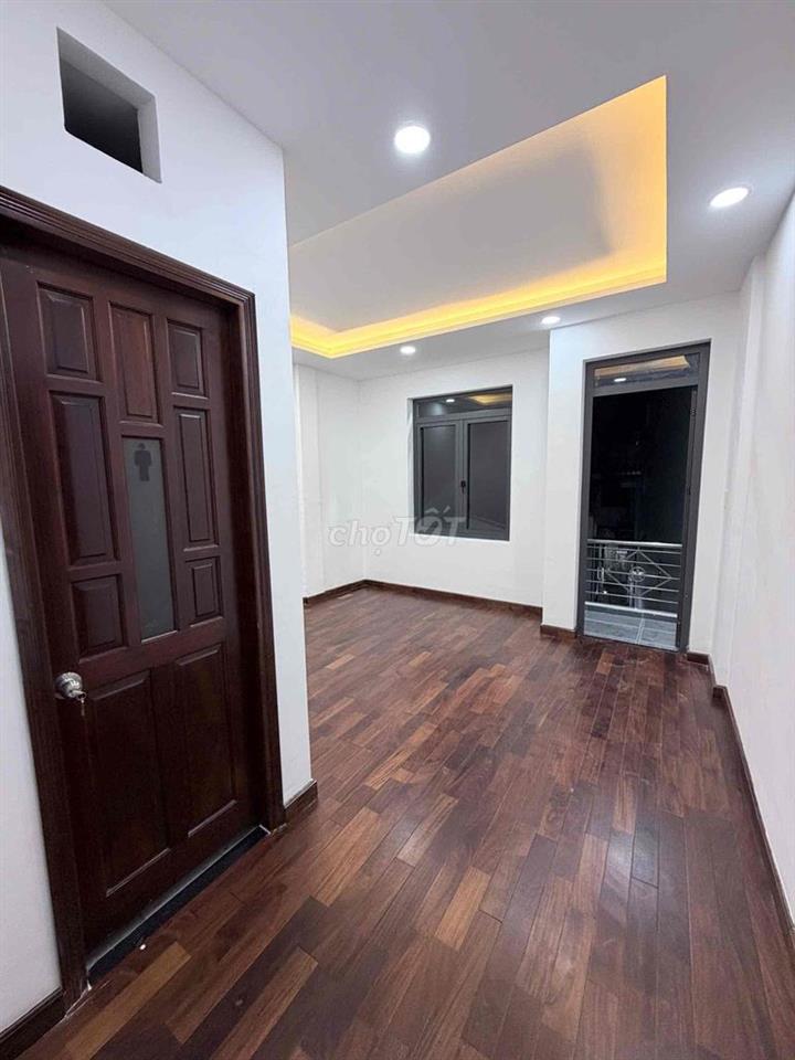 Cho thuê mặt tiền Bàu Cát Số , 8x18m. 3 tầng, 40tr/th. quá rẻ