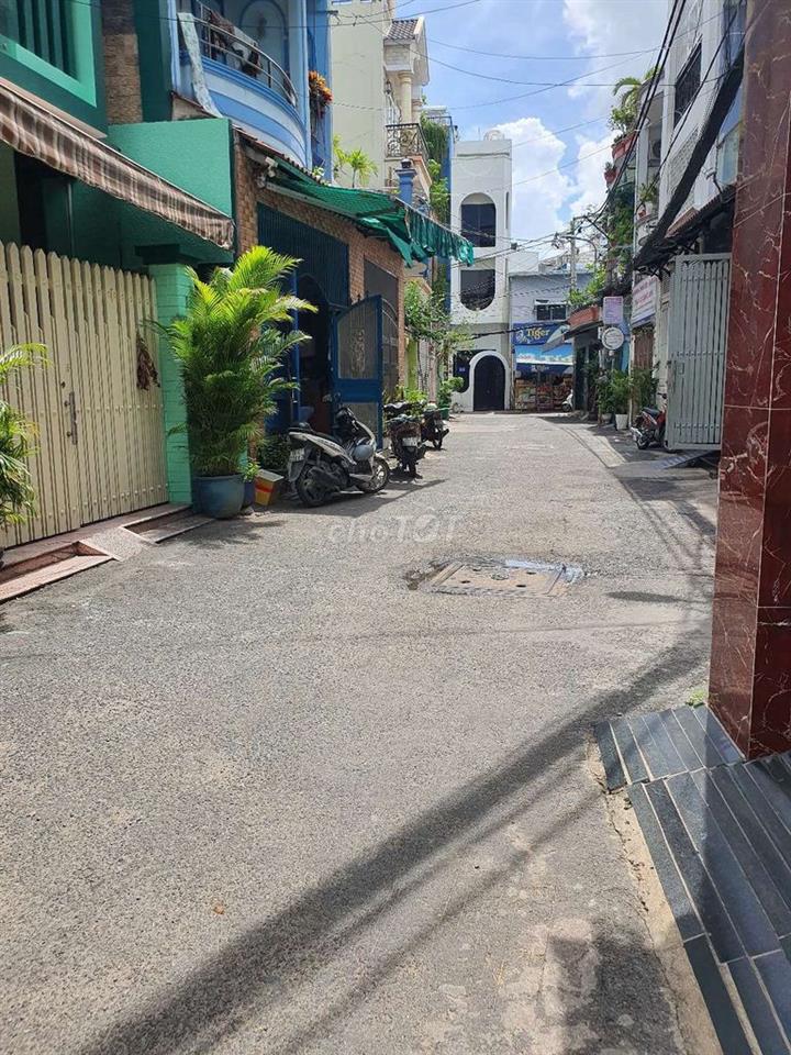 NHÀ ĐẸP 3 TẦNG BTCT - NGANG 5M -
HẺM XE HƠI -
LÝ THƯỜNG KIỆT