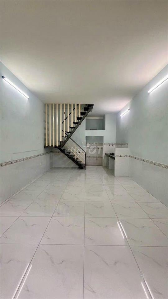 Chỉ 5 tỷ có ngày 40m2x2 tầng, Hẻm xe hơi thông thương tại F4 Tân Bình.