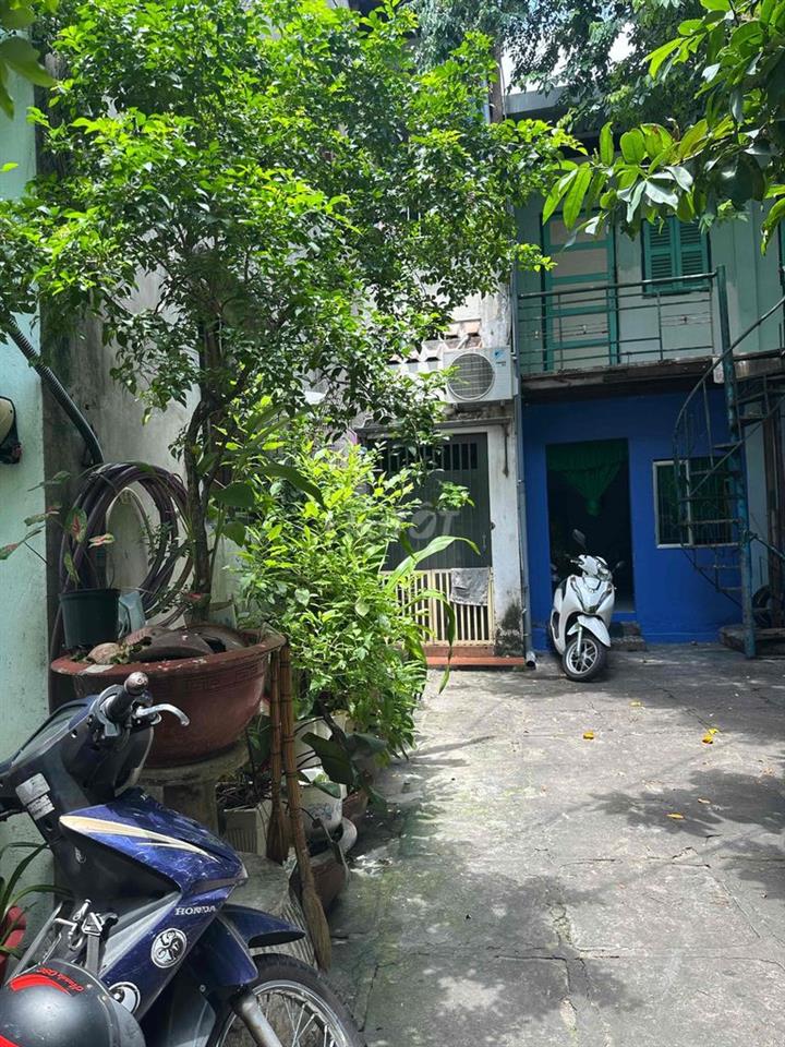 Cần bán gấp nhà đường Chử Đồng Tử, Tân Bình. Gần chợ Tân Bình