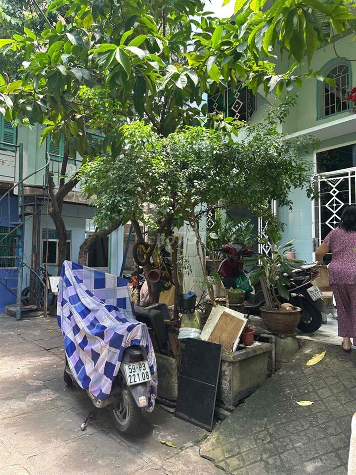Cần bán gấp nhà đường Chử Đồng Tử, Tân Bình. Gần chợ Tân Bình