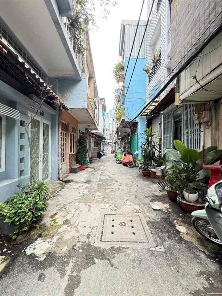 nhà hai mặt tiền thoán mát