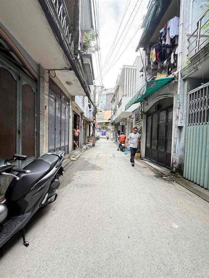 nhà hai mặt tiền thoán mát