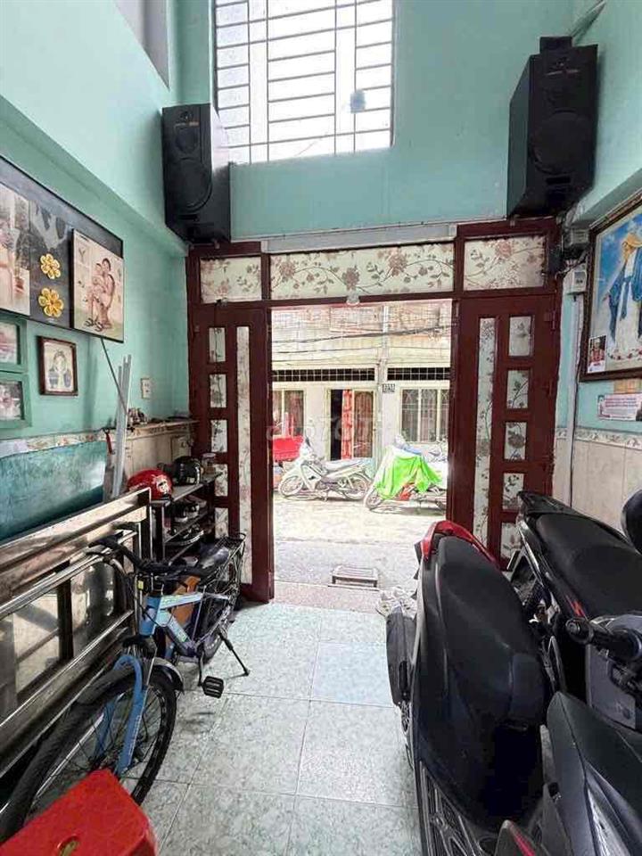 nhà 2 mặt tiền